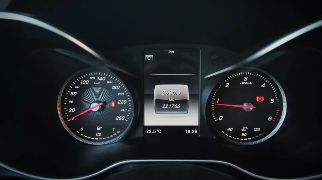 Mercedes-Benz C 200 2015 - 13990 EUR, 221500 km - 221500km - foto 22 de 44
