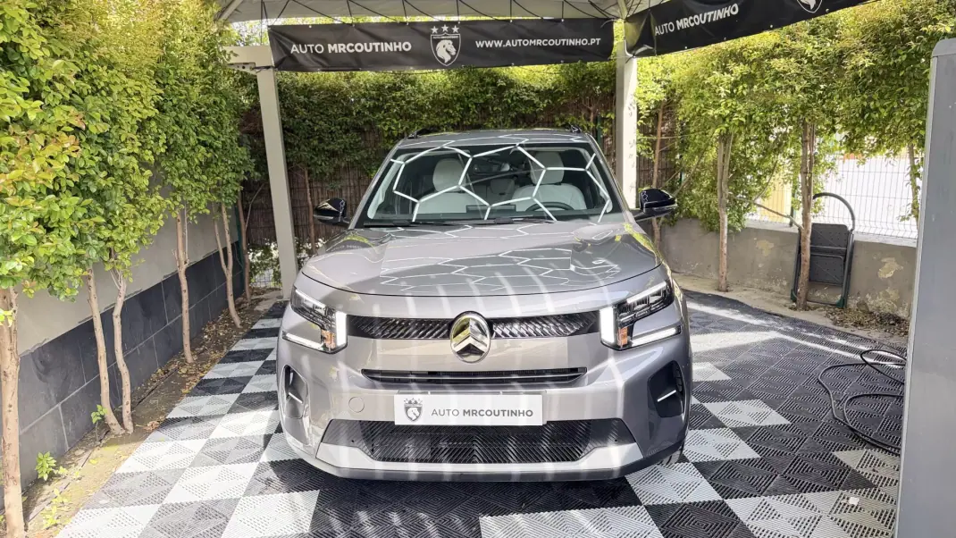 Citroën e-C3 2025 - 21500 EUR, 8295 km - AUTO.MOTO.pt - 8295km - foto 1 de 28