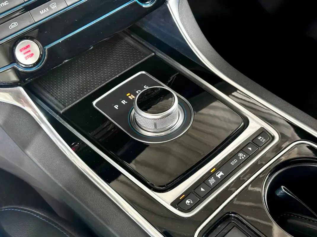 Jaguar XE 2017 - 16900 EUR, 230128 km - AUTO.MOTO.pt - 230128km - foto 27 de 28