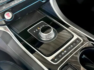 Jaguar XE 2017 - 16900 EUR, 230128 km - AUTO.MOTO.pt - 230128km - foto 27 de 28