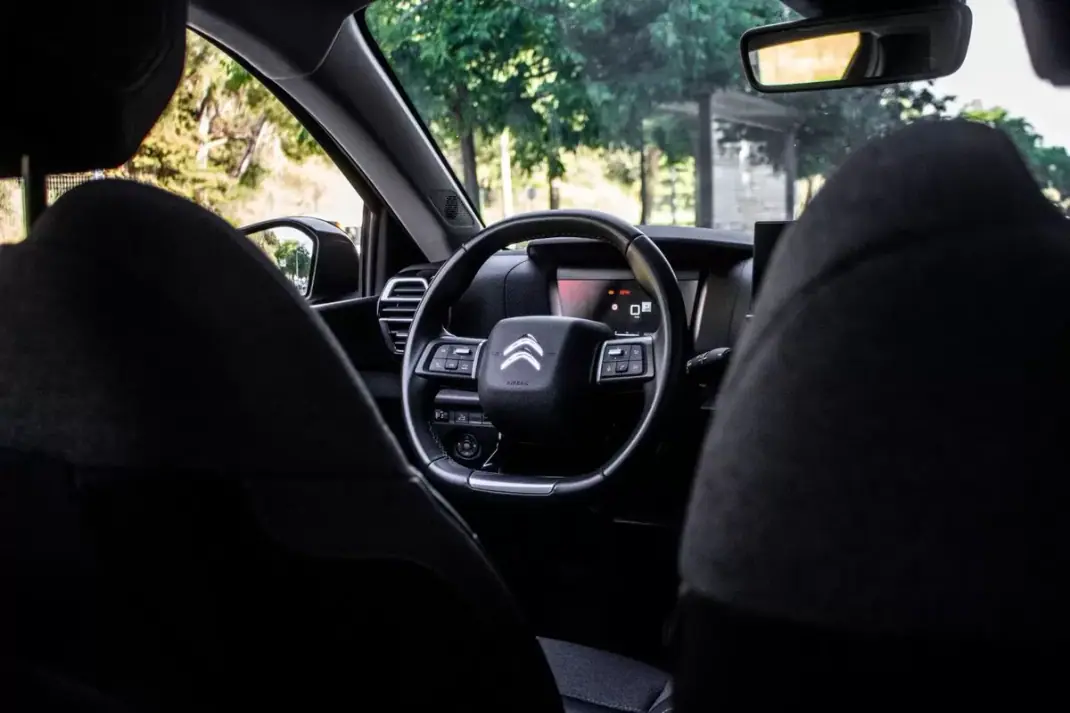Citroën e-C4 X 2024 - 22450 EUR, 46584 km - AUTO.MOTO.pt - 46584km - foto 31 de 39