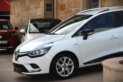 Renault Clio Sport Tourer 2020 - 12990 EUR, 53000 km - AUTO.MOTO.pt - 53000km - foto 35 de 36