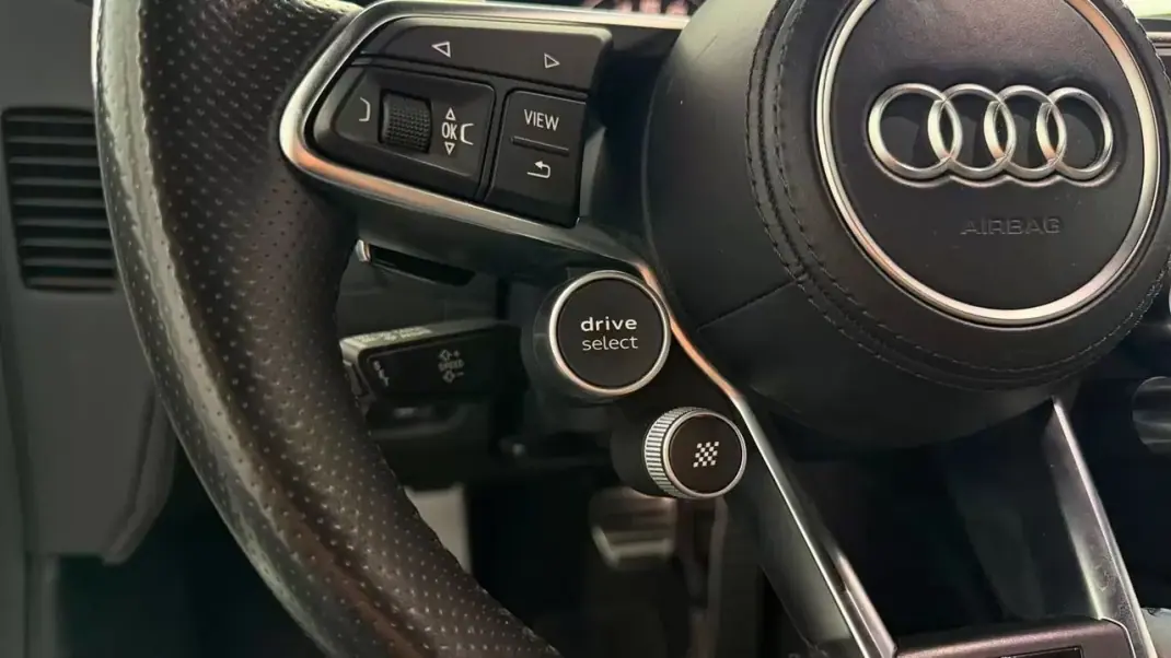 Audi R8 Coupé 2015 - 129990 EUR, 78788 km - 78788km - foto 19 de 34