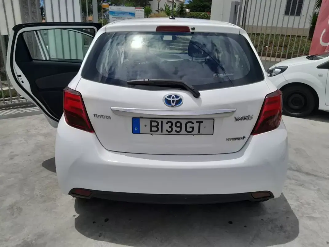 Toyota Yaris 2016 - 17900 EUR, 121948 km - AUTO.MOTO.pt - 121948km - foto 3 de 12