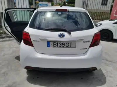 Toyota Yaris 2016 - 17900 EUR, 121948 km - AUTO.MOTO.pt - 121948km - foto 3 de 12