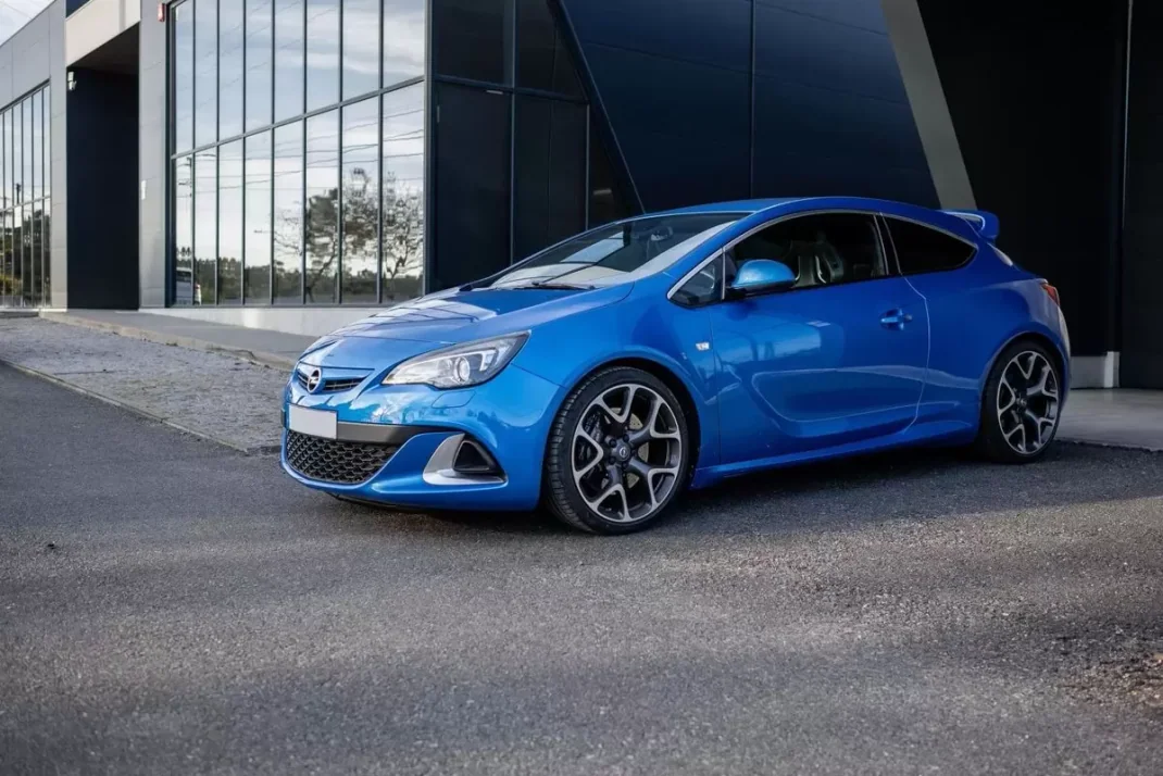 Opel Astra GTC 2013 - 23500 EUR, 109000 km - AUTO.MOTO.pt - 109000km - foto 9 de 47