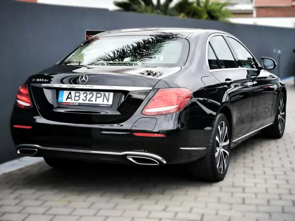 Mercedes-Benz E 300 2020 — foto 3 de 47