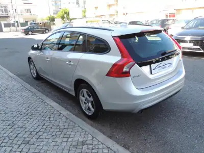 Volvo V60 2015 - 14950 EUR, 200200 km - AUTO.MOTO.pt - 200200km - foto 5 de 12