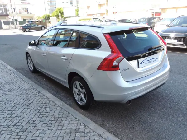 Volvo V60 2015 - 14950 EUR, 200200 km - AUTO.MOTO.pt - 200200km - foto 5 de 12