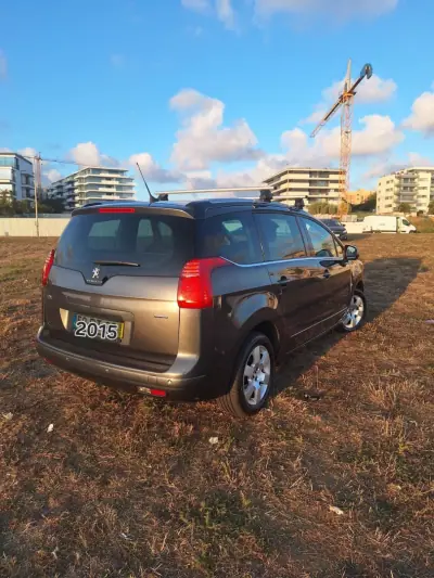 Peugeot 5008 2015 - 8490 EUR, 225000 km - AUTO.MOTO.pt - 225000km - foto 8 de 10