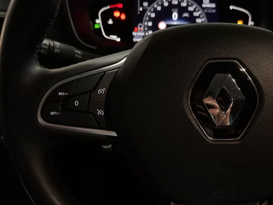 Renault Mégane Sport Tourer 2021 - 14990 EUR, 171050 km - AUTO.MOTO.pt - 171050km - foto 22 de 32