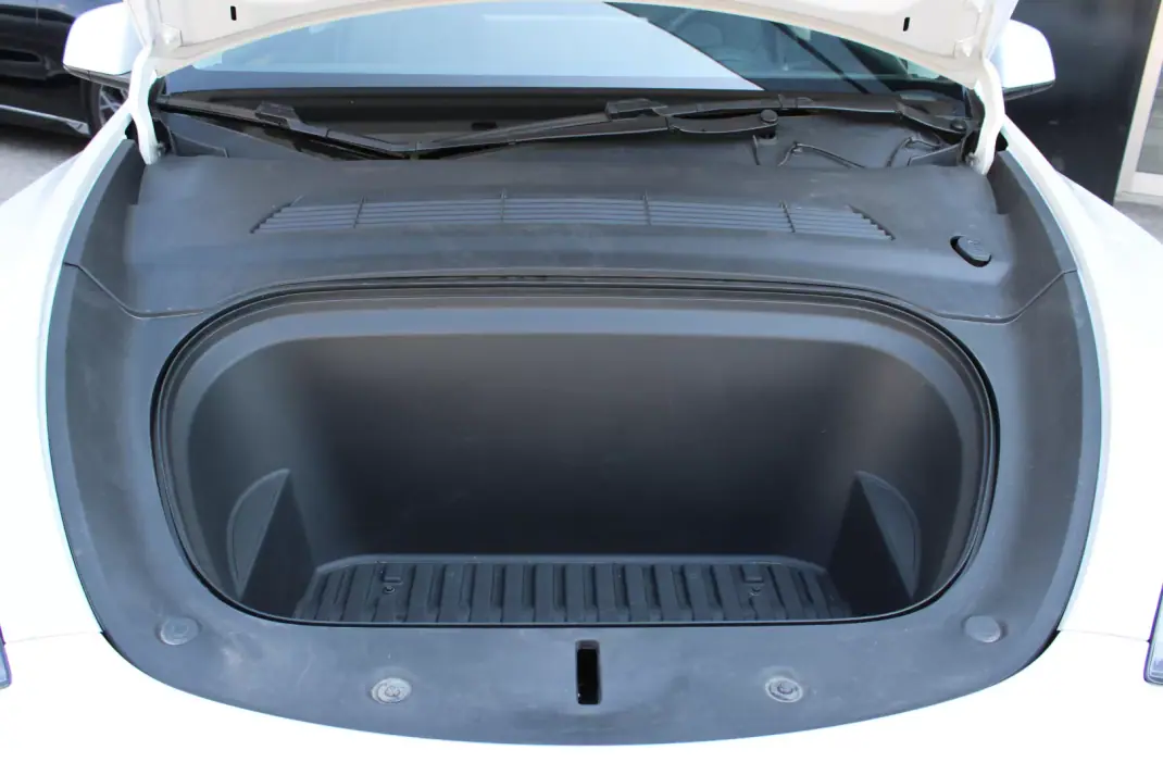 Tesla Model Y 2024 - 35900 EUR, 38745 km - 38745km - foto 31 de 38