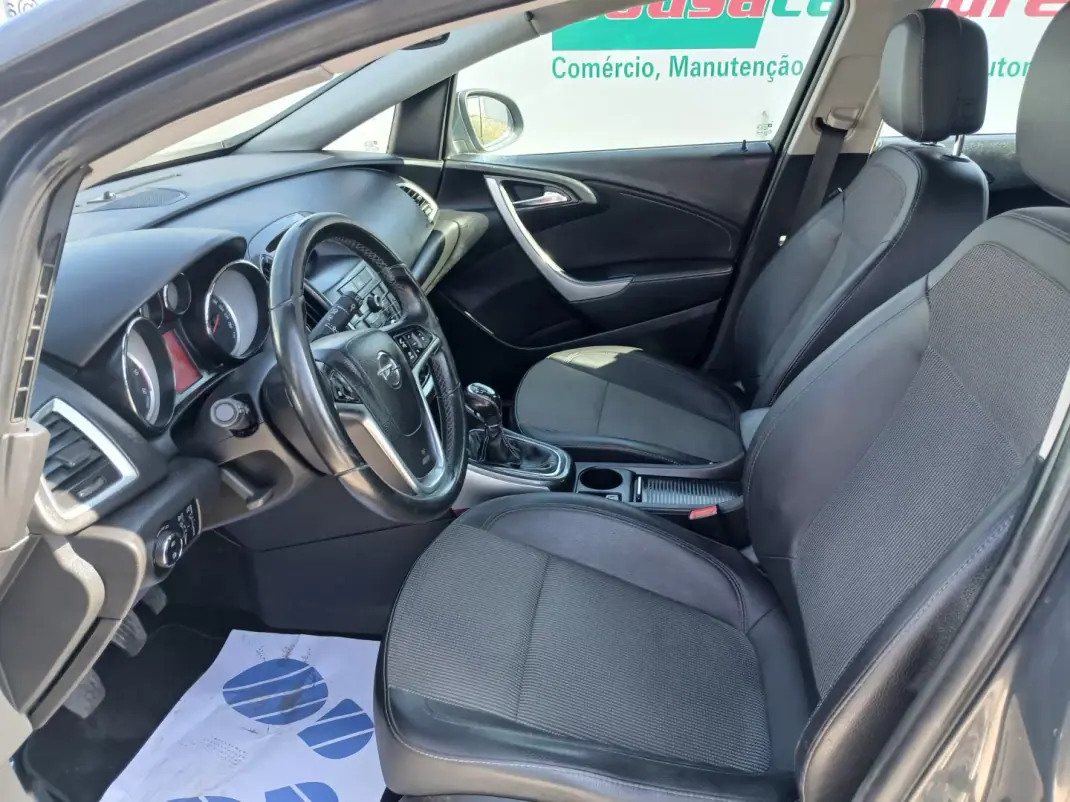 Opel Astra Sports Tourer 2013 - 7350 EUR, 143297 km - AUTO.MOTO.pt - 143297km - foto 13 de 26