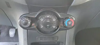 Ford Fiesta 1.4 TDCI 2010 - 4490 EUR, 244800 km - AUTO.MOTO.pt - 244800km - foto 28 de 31