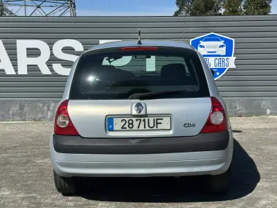Renault Clio 2002 - 2750 EUR, 240000 km - AUTO.MOTO.pt - 240000km - foto 19 de 25
