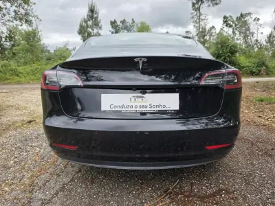 Tesla Model 3 2019 - 23900 EUR, 177000 km - AUTO.MOTO.pt - 177000km - foto 14 de 42