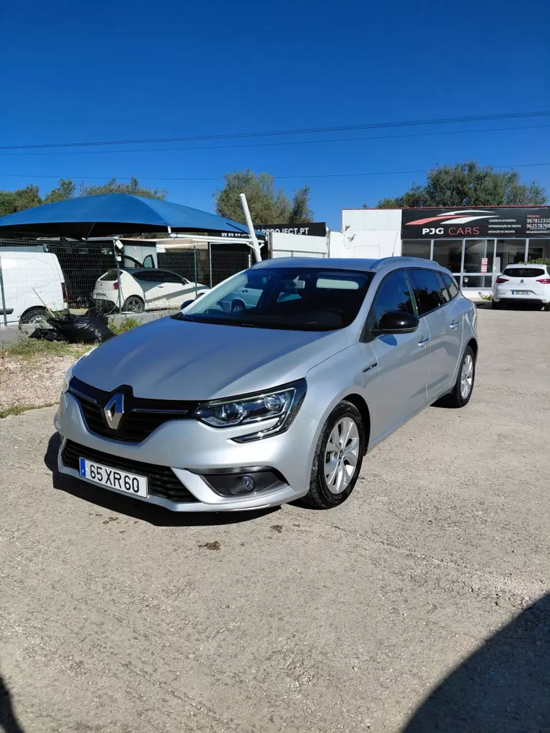 Renault Mégane 2019 - 16900 EUR, 91000 km - AUTO.MOTO.pt - 91000km - foto 1 de 13