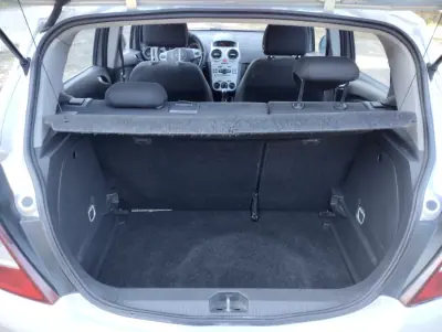 Opel Corsa 2010 - 5000 EUR, 240000 km - AUTO.MOTO.pt - 240000km - foto 16 de 24