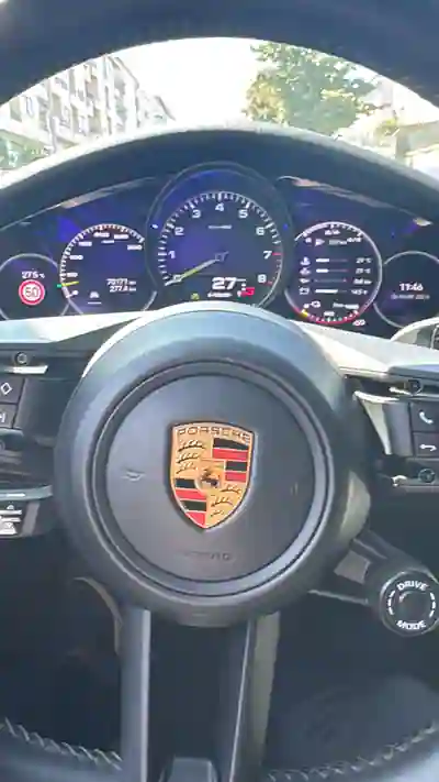 Porsche Panamera Sport Turismo 2022 - 87500 EUR, 70250 km - AUTO.MOTO.pt - 70250km - foto 2 de 13