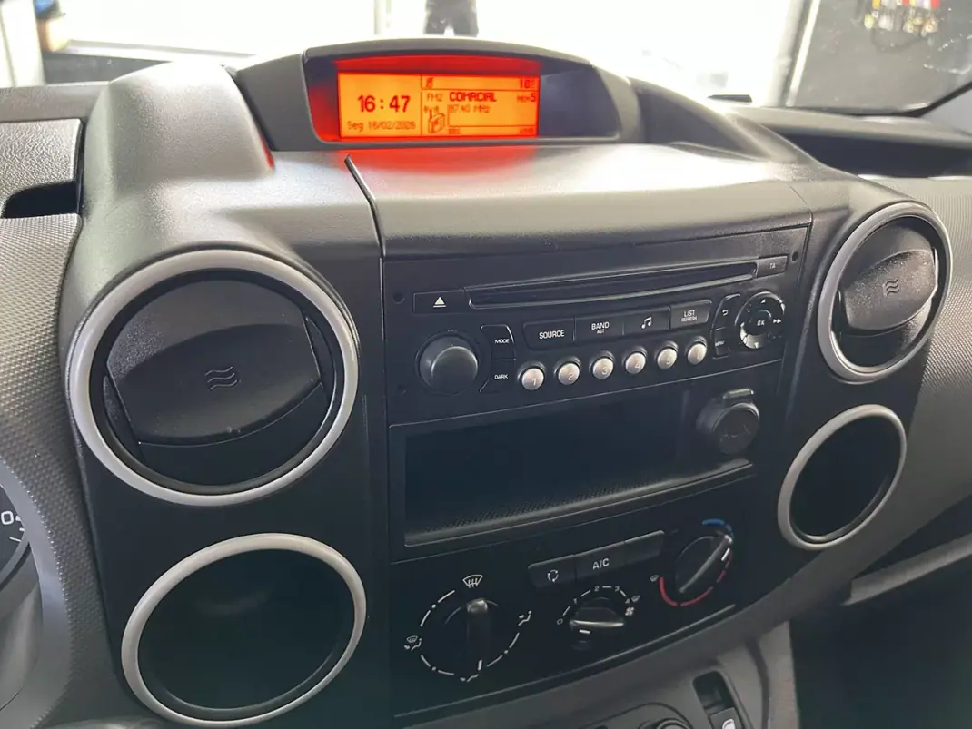 Citroën Berlingo 1.6 BlueHDi L1 Club 3L 2018 - 12600 EUR, 143113 km - AUTO.MOTO.pt - 143113km - foto 11 de 20