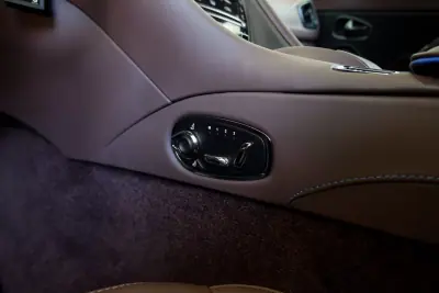 Aston Martin DBS Coupe 2023 - 420000 EUR, 5881 km - AUTO.MOTO.pt - 5881km - foto 18 de 21