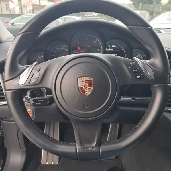 Porsche Panamera 2013 - 40500 EUR, 113000 km - AUTO.MOTO.pt - 113000km - foto 11 de 18