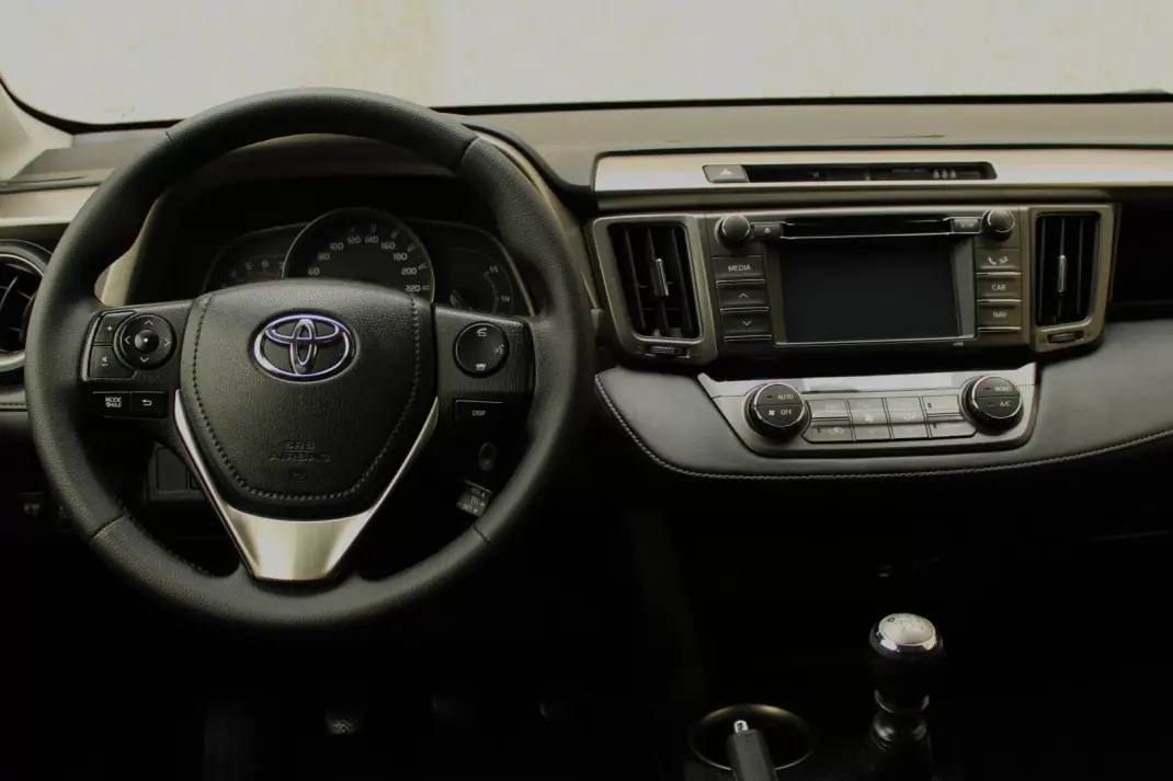 Toyota RAV4 2013 - 16250 EUR, 182522 km - AUTO.MOTO.pt - 182522km - foto 30 de 36