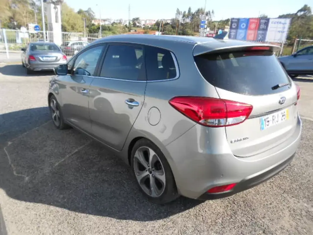 Kia Carens 2016 - 11500 EUR, 228300 km - AUTO.MOTO.pt - 228300km - foto 4 de 11