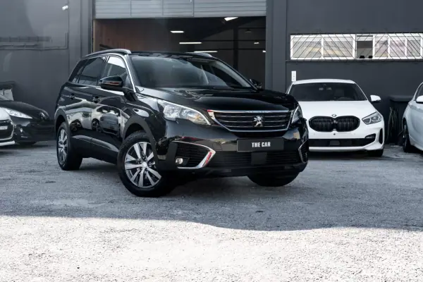 Peugeot 5008 1.2 PureTech Allure Pack EAT8 2020 Gasolina — 160 900 km Peugeot 5008 1.2 PureTech Allure Pack EAT8 2020 Gasolina