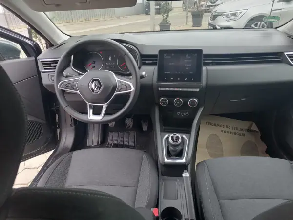 Renault Clio 2021 - 16800 EUR, 21450 km - AUTO.MOTO.pt - 21450km - foto 8 de 11