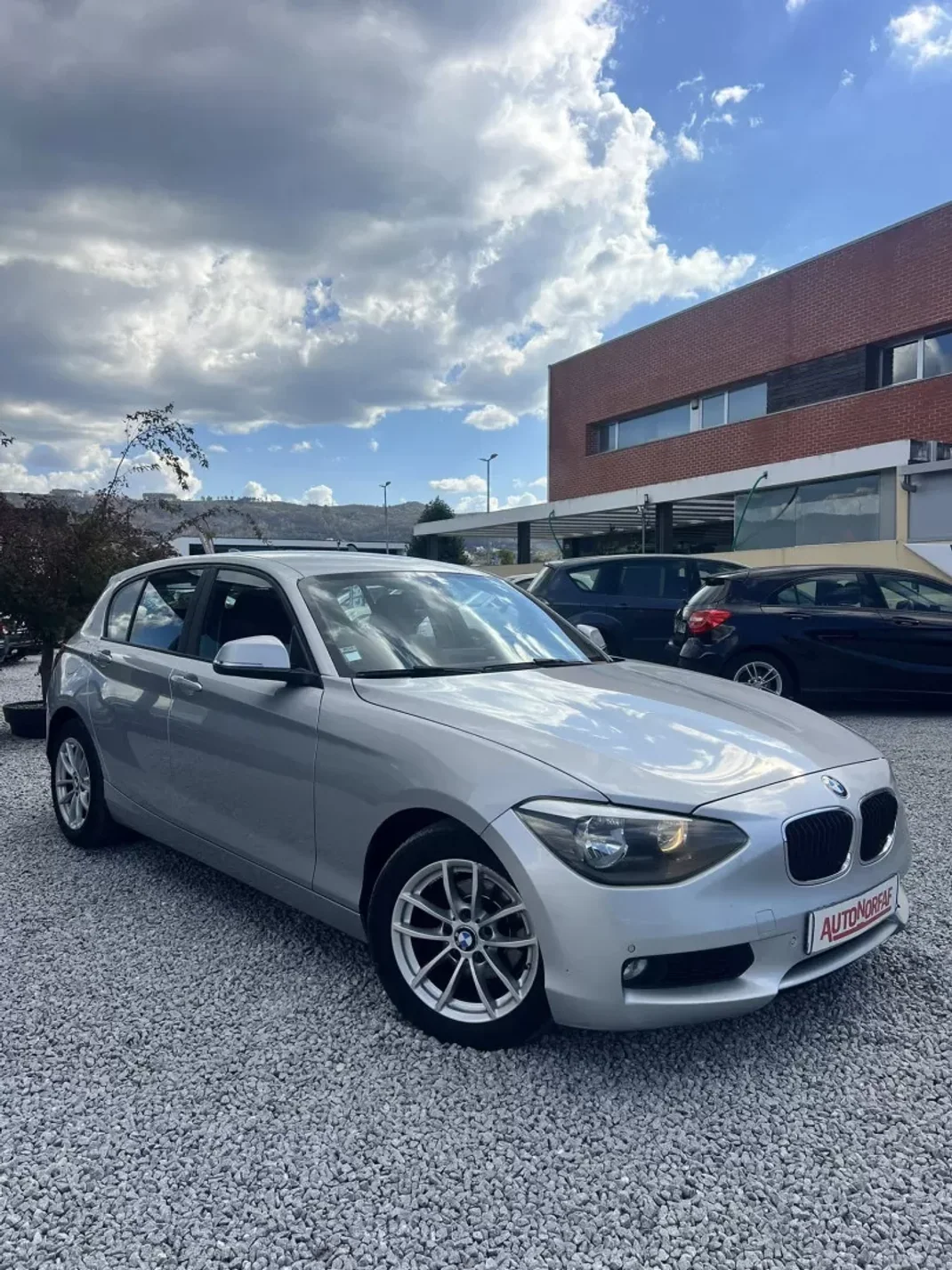 BMW 116 2015 - 12500 EUR, 282236 km - AUTO.MOTO.pt - 282236km - foto 5 de 9