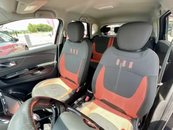 Renault Captur 2013 - 12250 EUR, 161056 km - AUTO.MOTO.pt - 161056km - foto 17 de 30