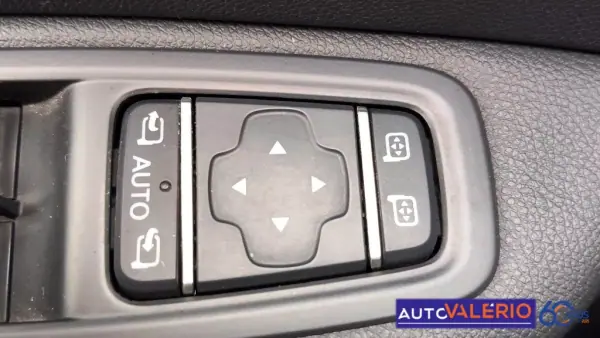Renault Captur 2019 - 17950 EUR, 35775 km - AUTO.MOTO.pt - 35775km - foto 12 de 34