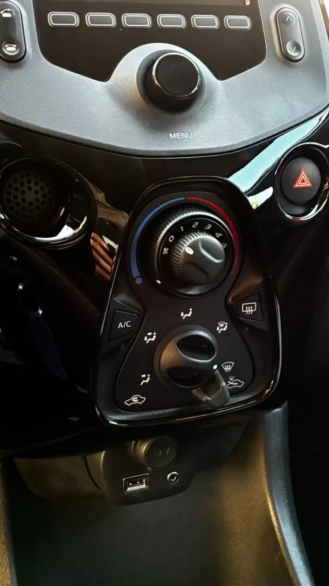 Peugeot 108 2019 - 11750 EUR, 88467 km - AUTO.MOTO.pt - 88467km - foto 9 de 20