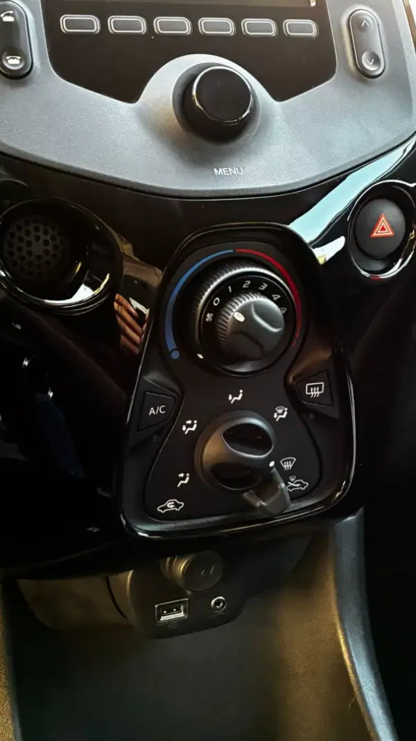 Peugeot 108 2019 - 11750 EUR, 88467 km - AUTO.MOTO.pt - 88467km - foto 9 de 20