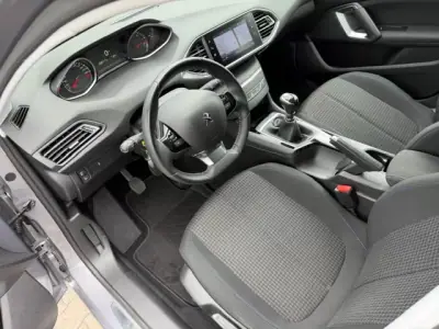 Peugeot 308 SW 2020 - 14900 EUR, 58700 km - AUTO.MOTO.pt - 58700km - foto 11 de 12