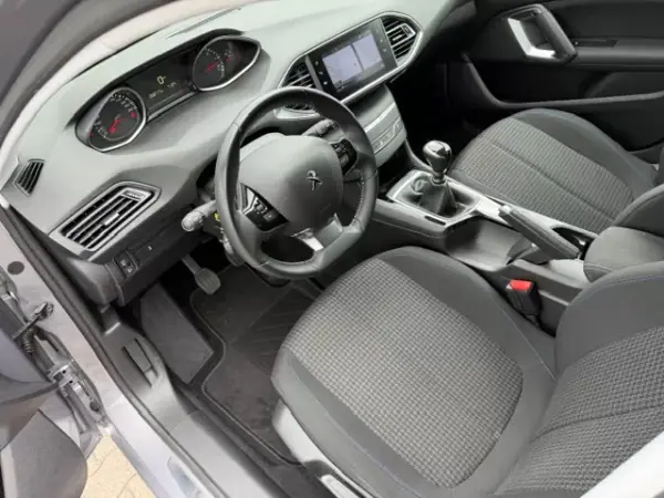 Peugeot 308 SW 2020 - 14900 EUR, 58700 km - AUTO.MOTO.pt - 58700km - foto 11 de 12