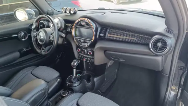 MINI Cooper 2017 - 19990 EUR, 147145 km - AUTO.MOTO.pt - 147145km - foto 9 de 24