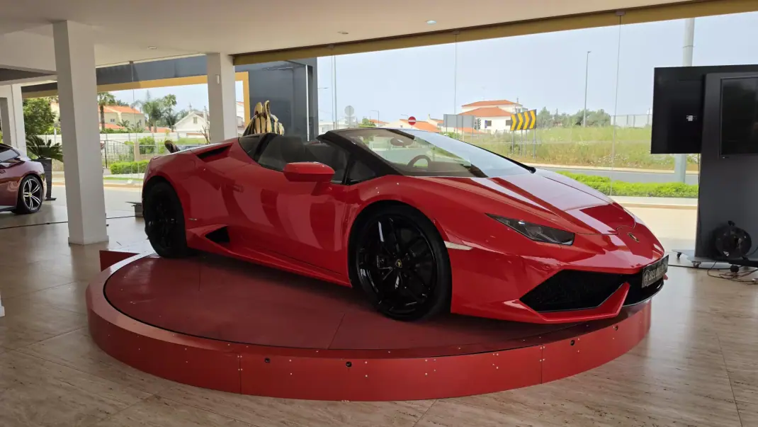 Lamborghini Huracán Spyder 2017 - 270000 EUR, 32790 km - AUTO.MOTO.pt - 32790km - foto 1 de 19