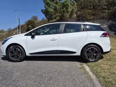 Renault Clio Break 2018 - 9999 EUR, 76544 km - AUTO.MOTO.pt - 76544km - foto 20 de 24
