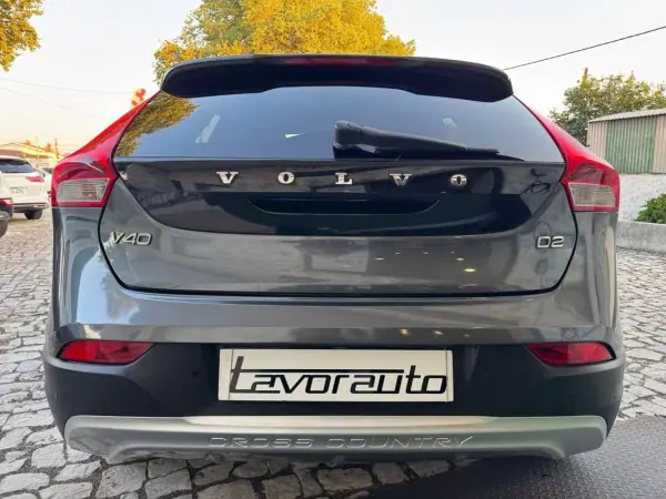 Volvo V40 Cross Country 2013 - 13500 EUR, 164000 km - AUTO.MOTO.pt - 164000km - foto 8 de 38