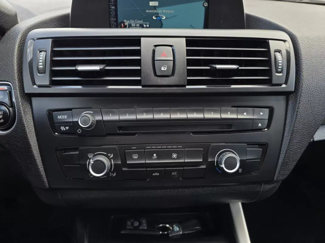 BMW 116 2014 - 11990 EUR, 180000 km - AUTO.MOTO.pt - 180000km - foto 25 de 32