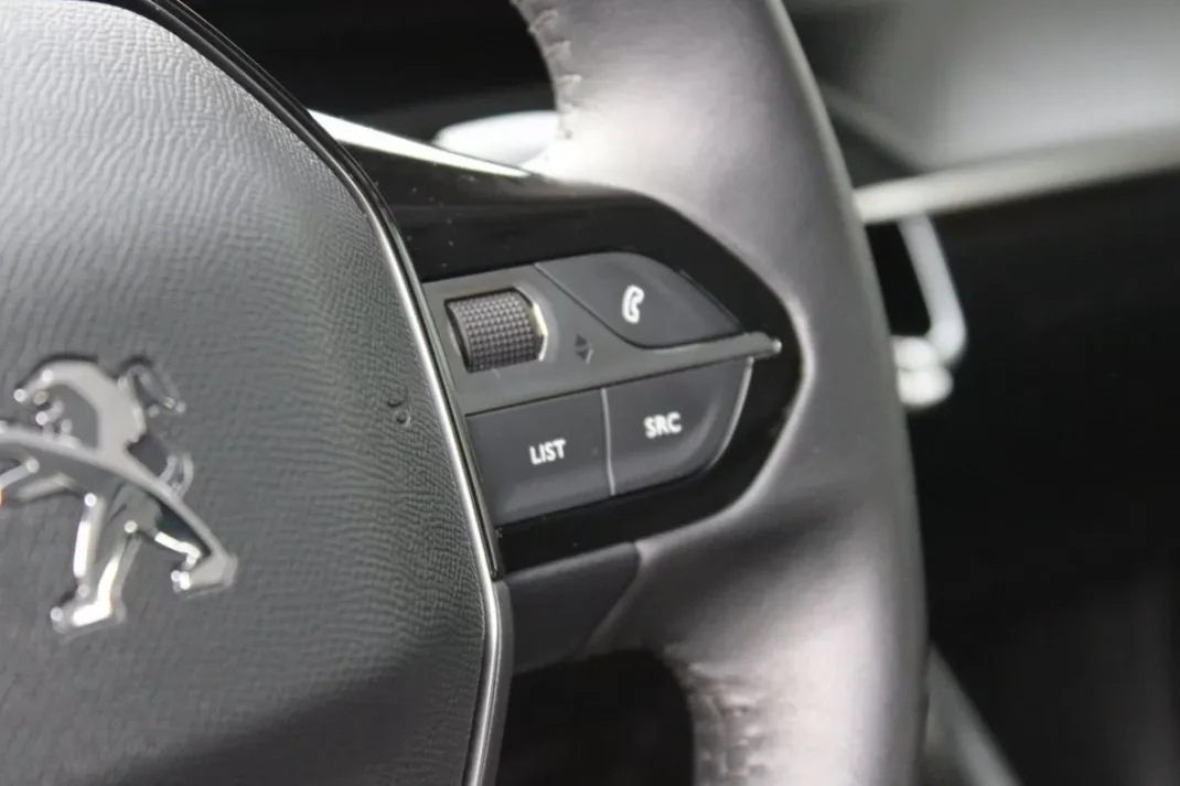 Peugeot 2008 2021 - 18700 EUR, 48176 km - AUTO.MOTO.pt - 48176km - foto 11 de 32