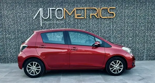 Toyota Yaris 2014 - 9990 EUR, 157000 km - AUTO.MOTO.pt - 157000km - foto 5 de 14