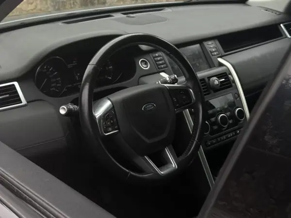 Land Rover Discovery Sport 2015 - 13000 EUR, 221000 km - AUTO.MOTO.pt - 221000km - foto 5 de 11
