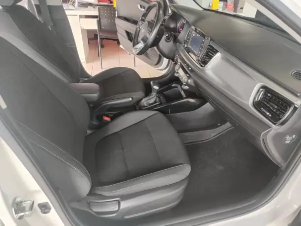 Kia Rio 2018 - 14750 EUR, 46500 km - AUTO.MOTO.pt - 46500km - foto 15 de 35