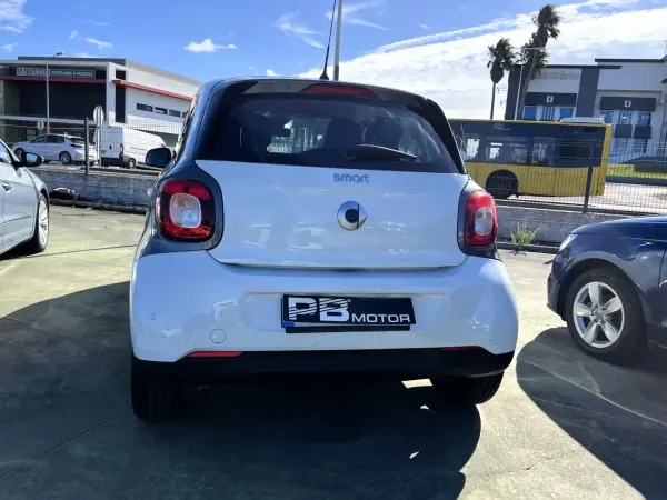 Smart 1 2017 - 10990 EUR, 119625 km - AUTO.MOTO.pt - 119625km - foto 11 de 13