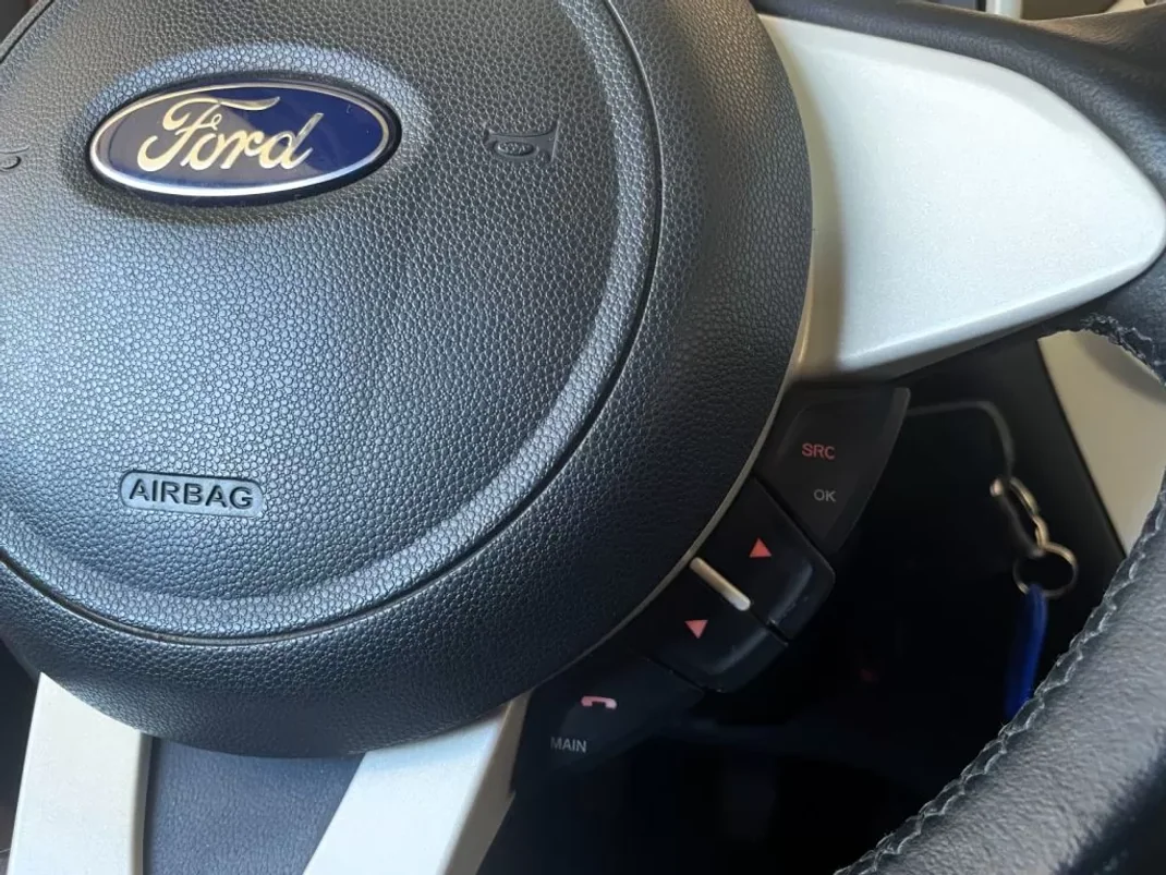 Ford KA 2015 - 7500 EUR, 121750 km - AUTO.MOTO.pt - 121750km - foto 27 de 45