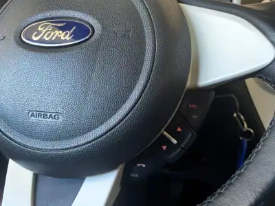 Ford KA 2015 - 7500 EUR, 121750 km - AUTO.MOTO.pt - 121750km - foto 27 de 45