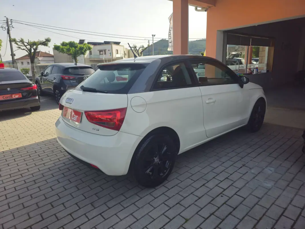Audi A1 2011 - 8750 EUR, 170600 km - AUTO.MOTO.pt - 170600km - foto 4 de 11